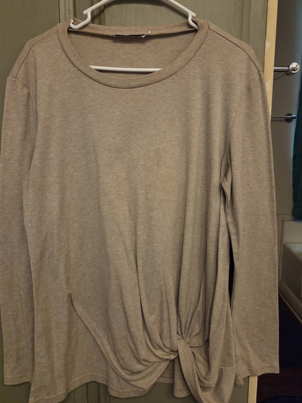 Women’s Long Sleeve Side-Twist Top - Taupe
